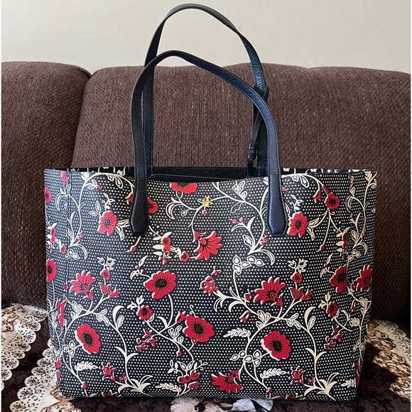 TORY BURCH Retro Batik Blake Floral Printed Tote Bag With An Attached Wristlet - Picture 2 of 15